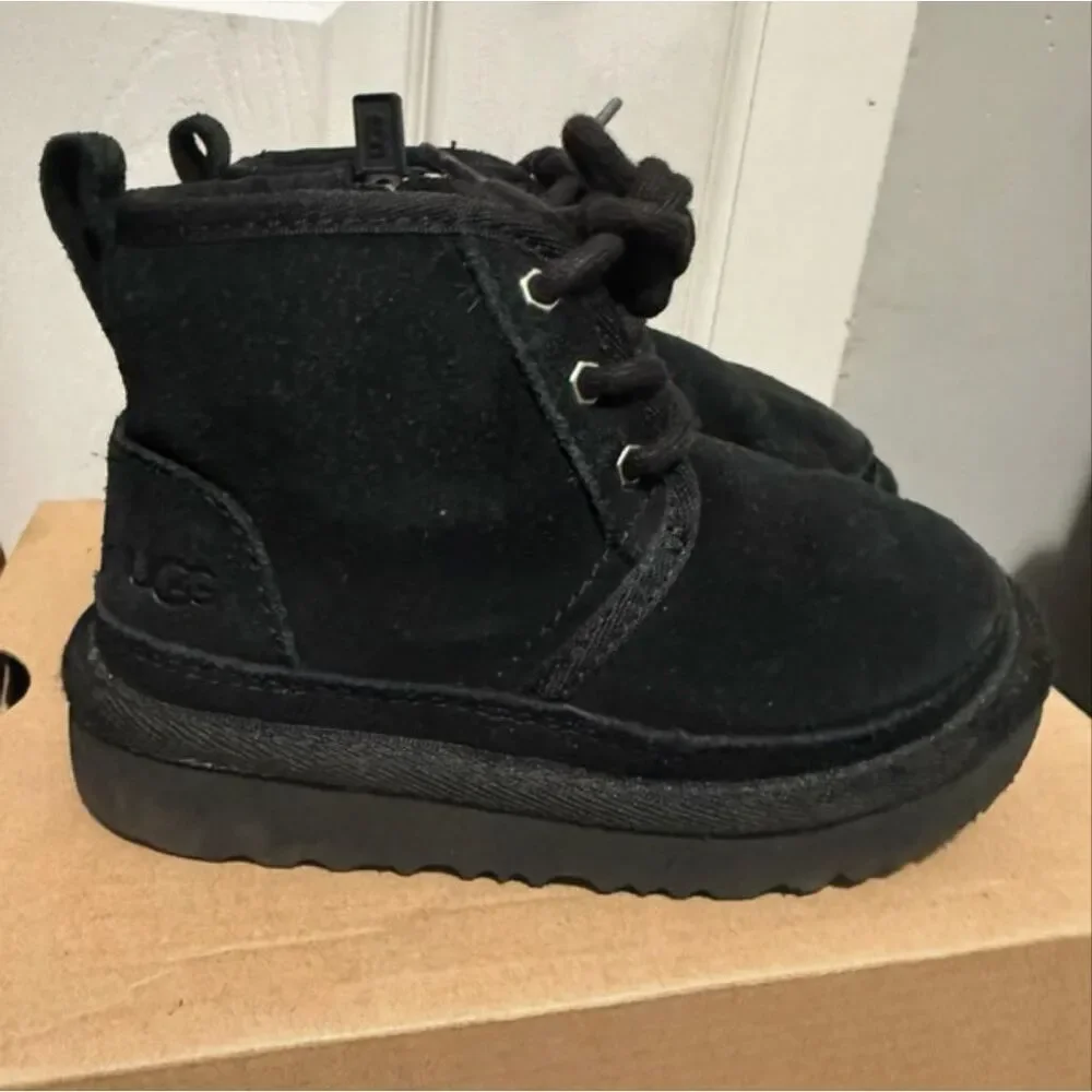 Ugg neumel II child’s size 9